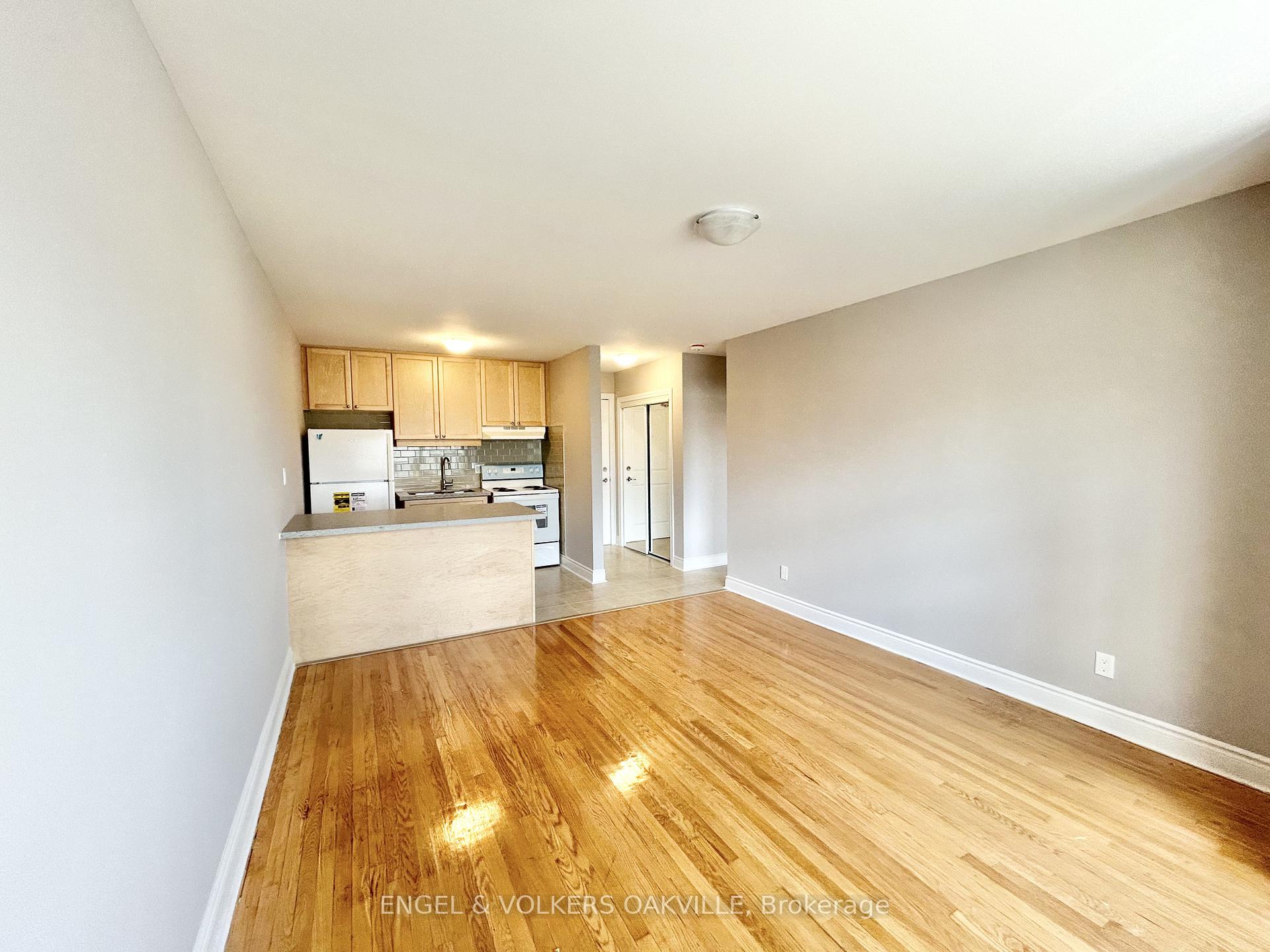 Photo 2 of Unit 10, 80 Twenty Fifth Street, Etobicoke, Long Branch — HOMEH