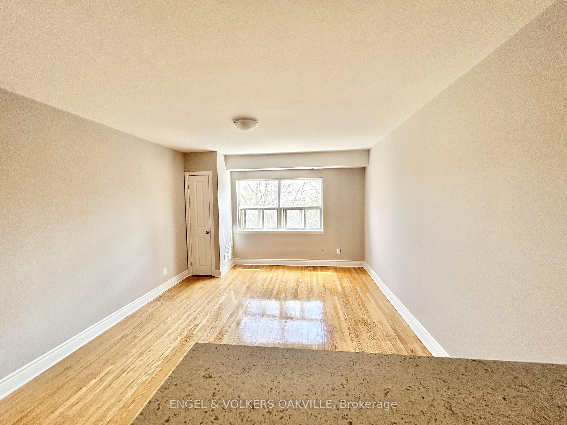 Photo 3 of Unit 10, 80 Twenty Fifth Street, Etobicoke, Long Branch — HOMEH