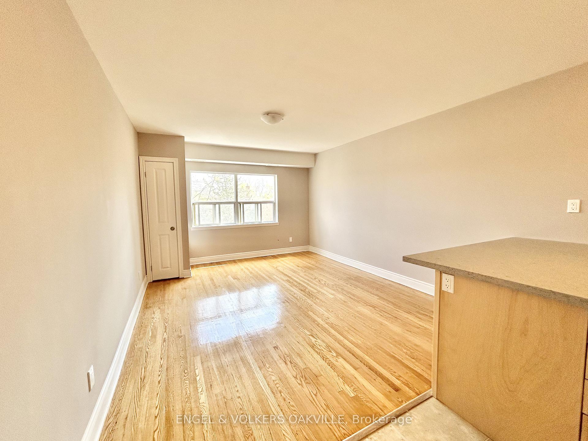 Photo 4 of Unit 10, 80 Twenty Fifth Street, Etobicoke, Long Branch — HOMEH