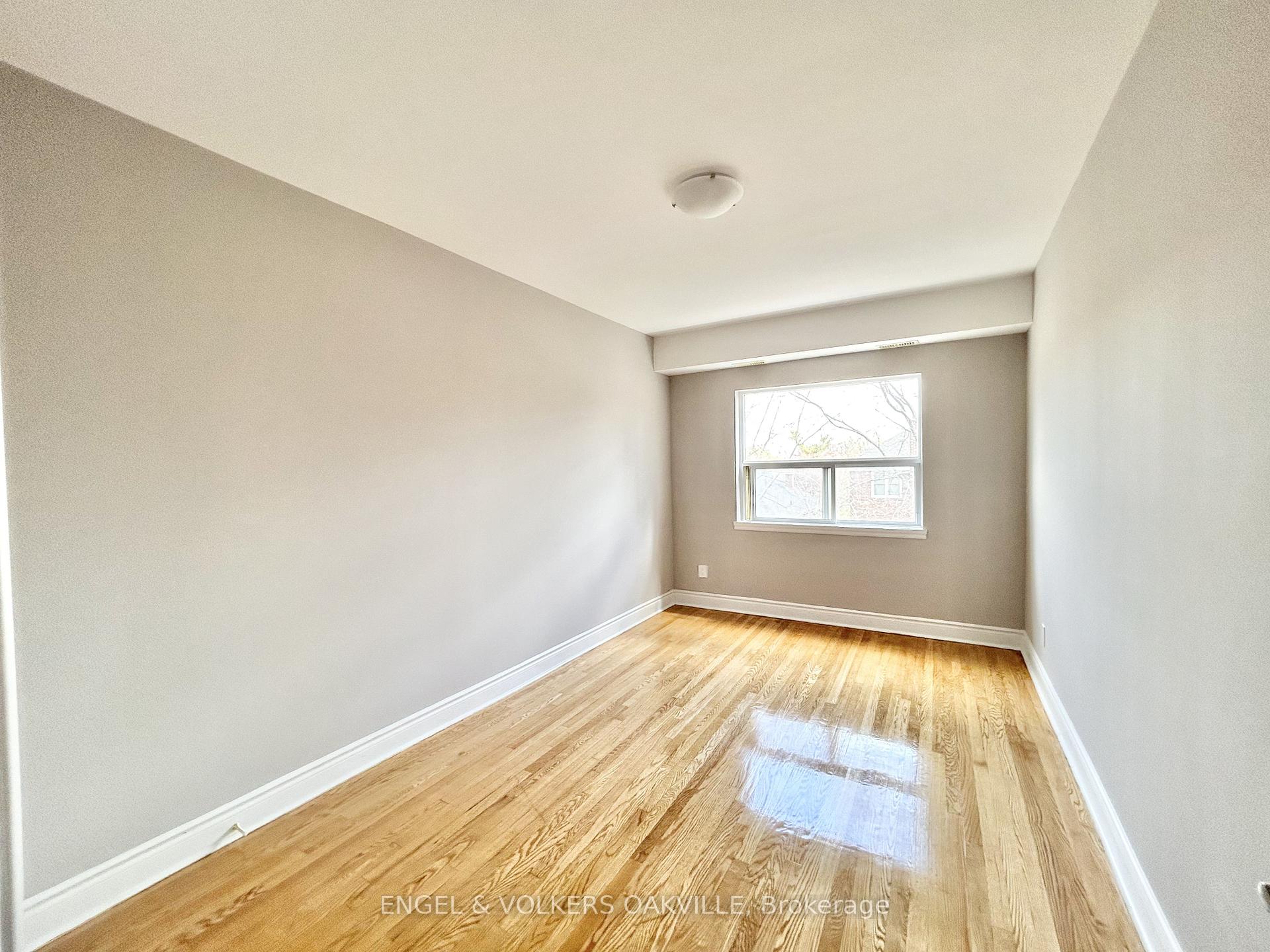 Photo 5 of Unit 10, 80 Twenty Fifth Street, Etobicoke, Long Branch — HOMEH