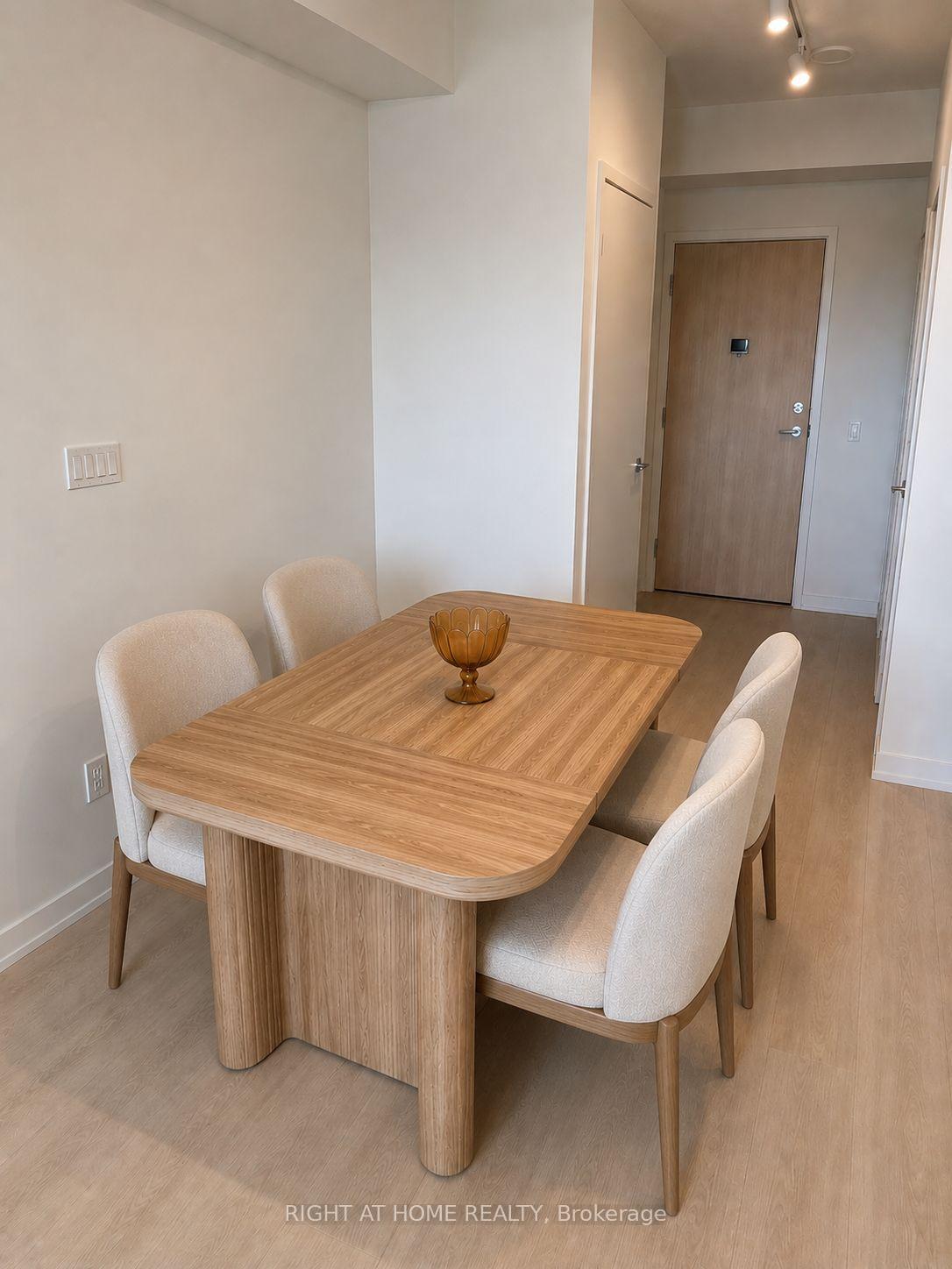 Photo 3 of Unit 604, 181 Sheppard Avenue E, North York, Willowdale East — HOMEH