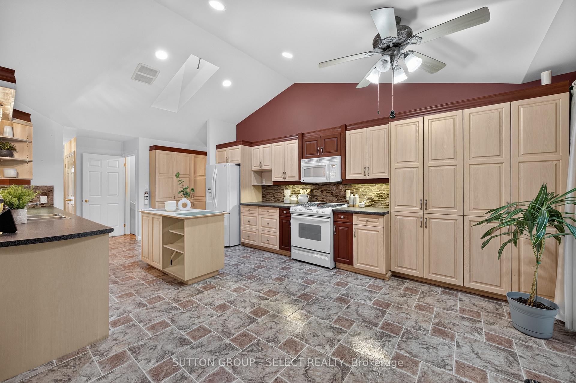 Photo 13 of 8 Kennedy Court, Middlesex Centre, Ilderton — HOMEH