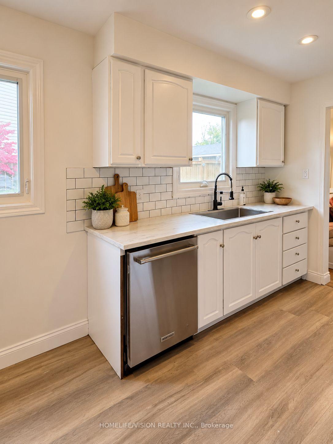 Photo 5 of 41 Alonna Street, Clarington, Bowmanville — HOMEH