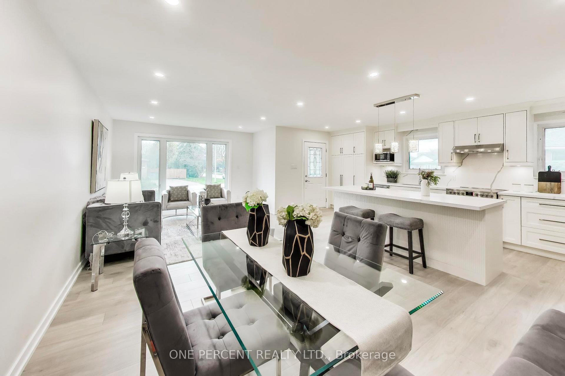 Photo 2 of 1270 Pallatine Drive, Oakville, College Park — HOMEH