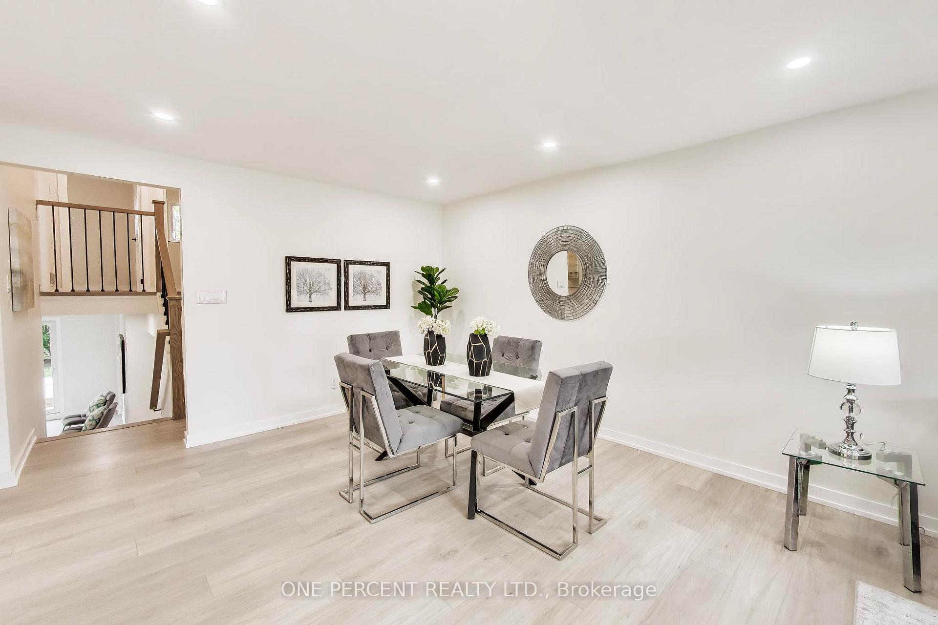 Photo 5 of 1270 Pallatine Drive, Oakville, College Park — HOMEH