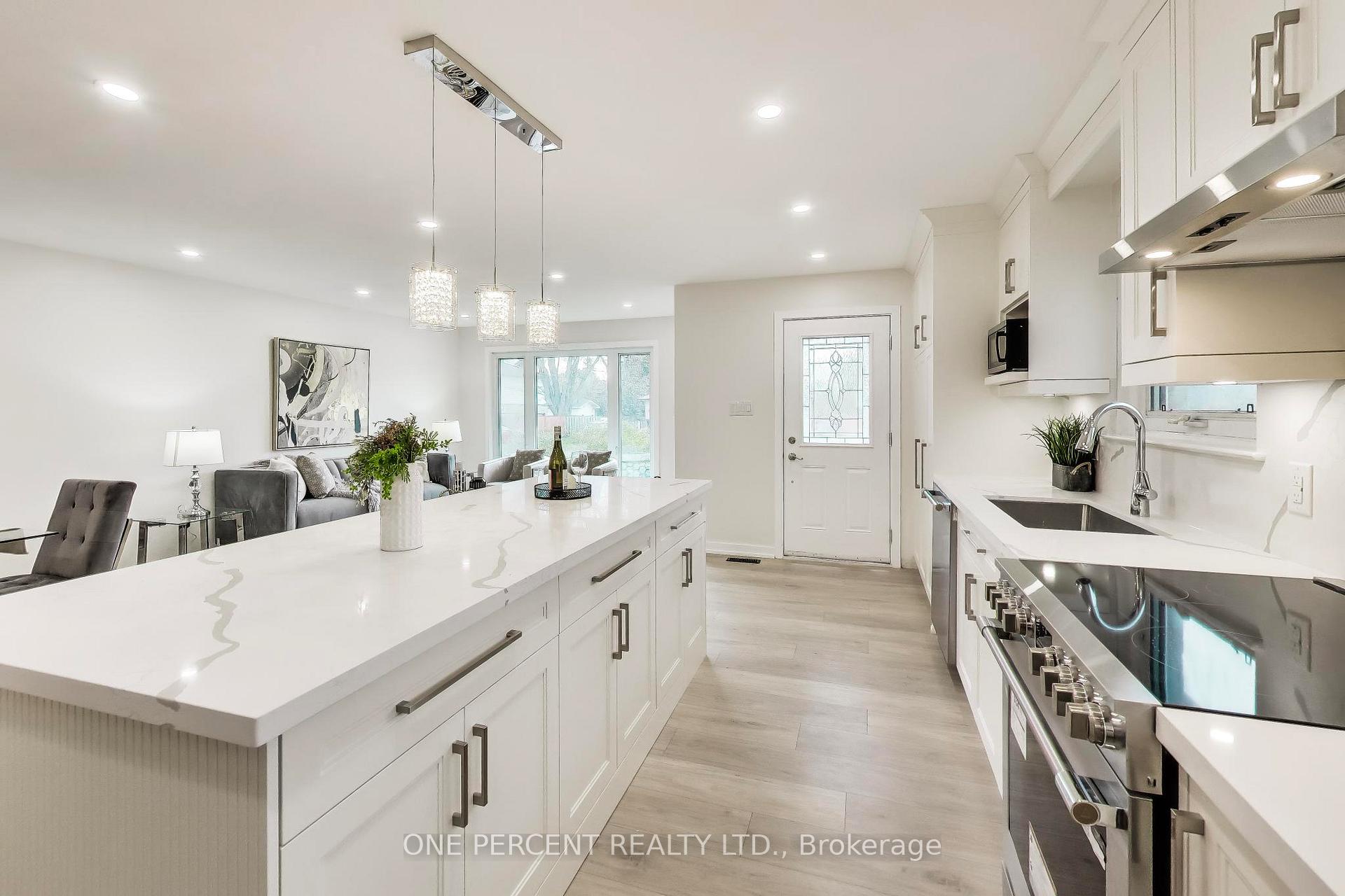 Photo 7 of 1270 Pallatine Drive, Oakville, College Park — HOMEH
