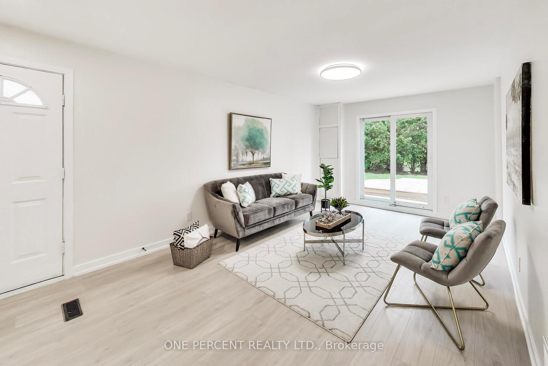 Photo 9 of 1270 Pallatine Drive, Oakville, College Park — HOMEH