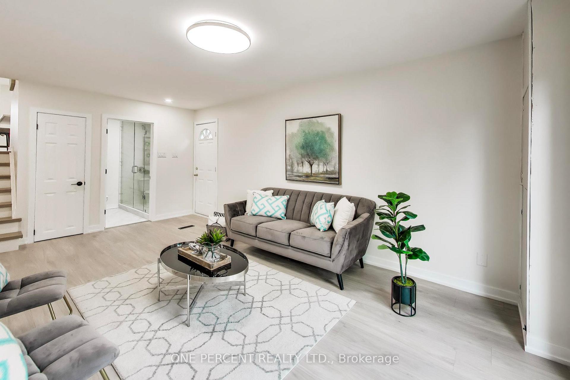 Photo 10 of 1270 Pallatine Drive, Oakville, College Park — HOMEH