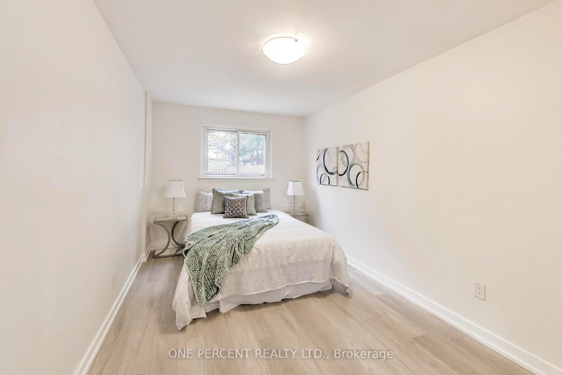 Photo 12 of 1270 Pallatine Drive, Oakville, College Park — HOMEH
