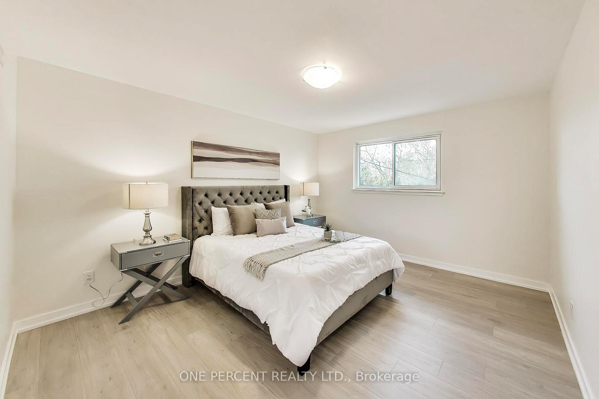Photo 16 of 1270 Pallatine Drive, Oakville, College Park — HOMEH