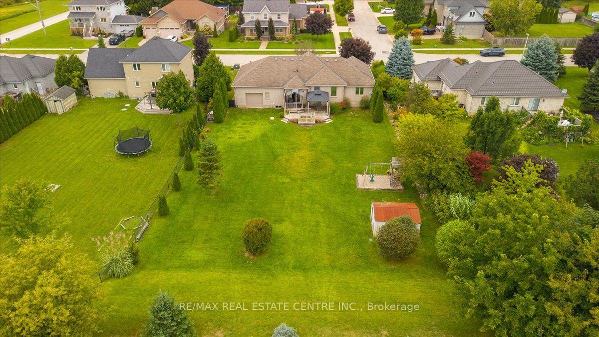 Photo 5 of 515 Woodward Drive, Strathroy-Caradoc, Mount Brydges — HOMEH