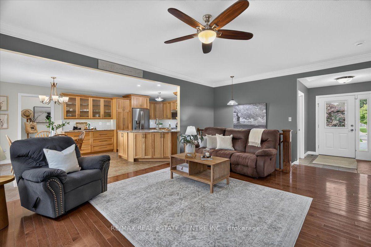 Photo 12 of 515 Woodward Drive, Strathroy-Caradoc, Mount Brydges — HOMEH