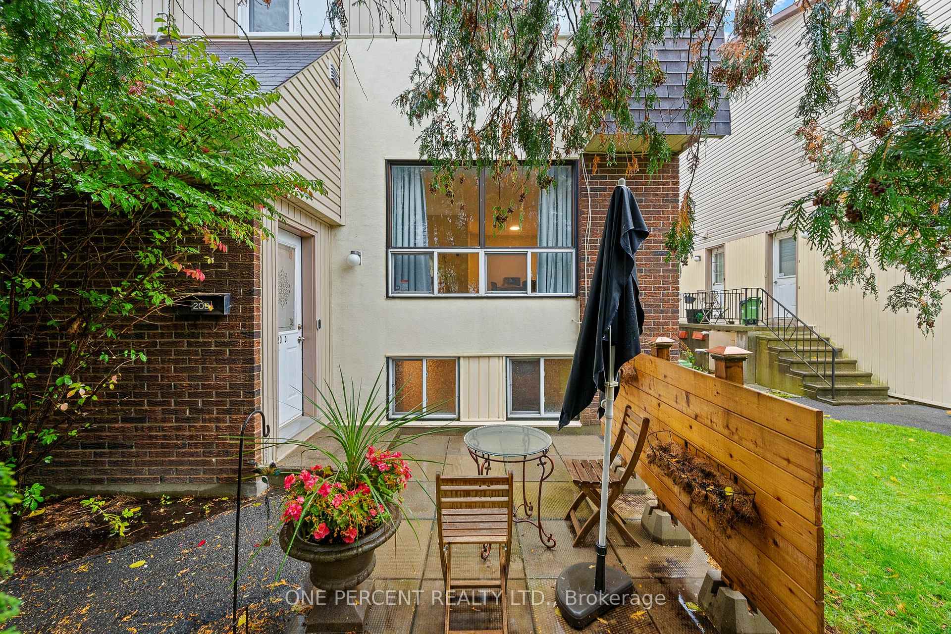 Photo 2 of Unit D, 20 Sonnet Crescent, Ottawa, Westcliffe Estates — HOMEH