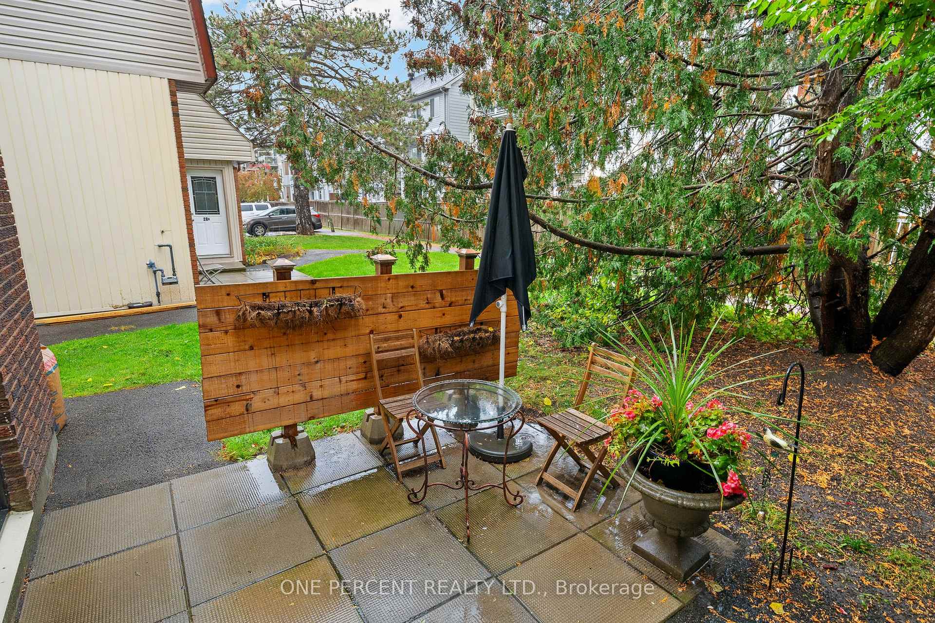 Photo 3 of Unit D, 20 Sonnet Crescent, Ottawa, Westcliffe Estates — HOMEH