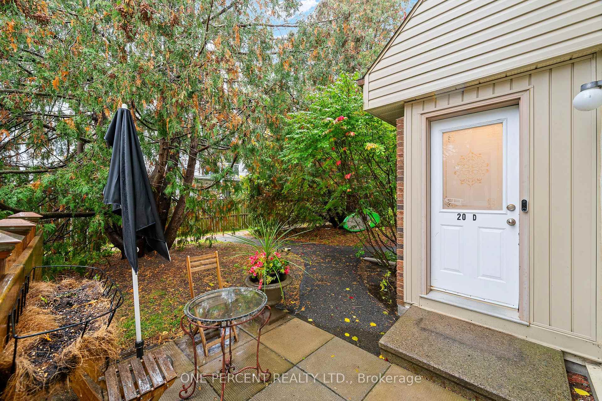 Photo 4 of Unit D, 20 Sonnet Crescent, Ottawa, Westcliffe Estates — HOMEH