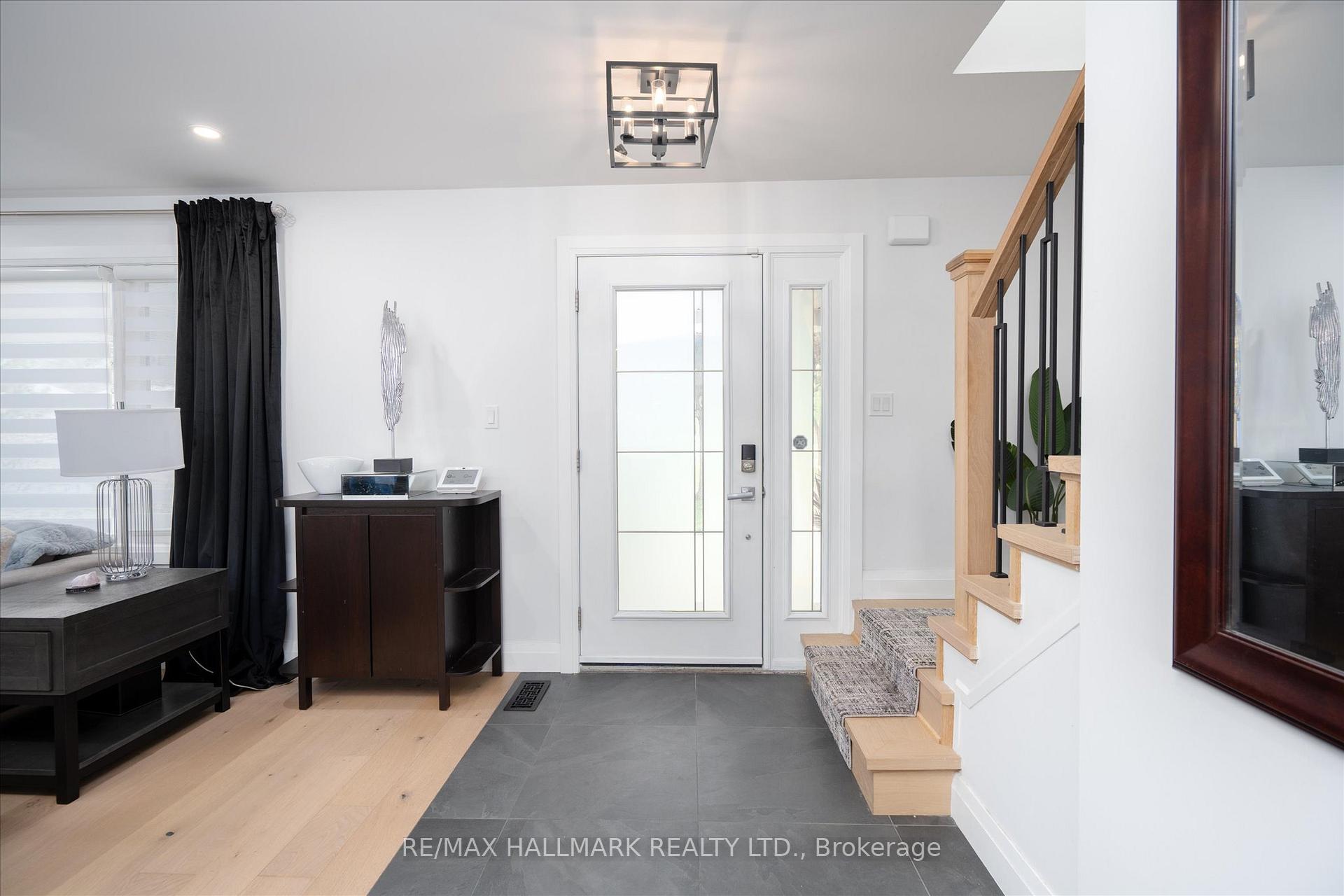 Photo 4 of 119 Charlotte Place, Kitchener, Heritage Park - Kitchener — HOMEH