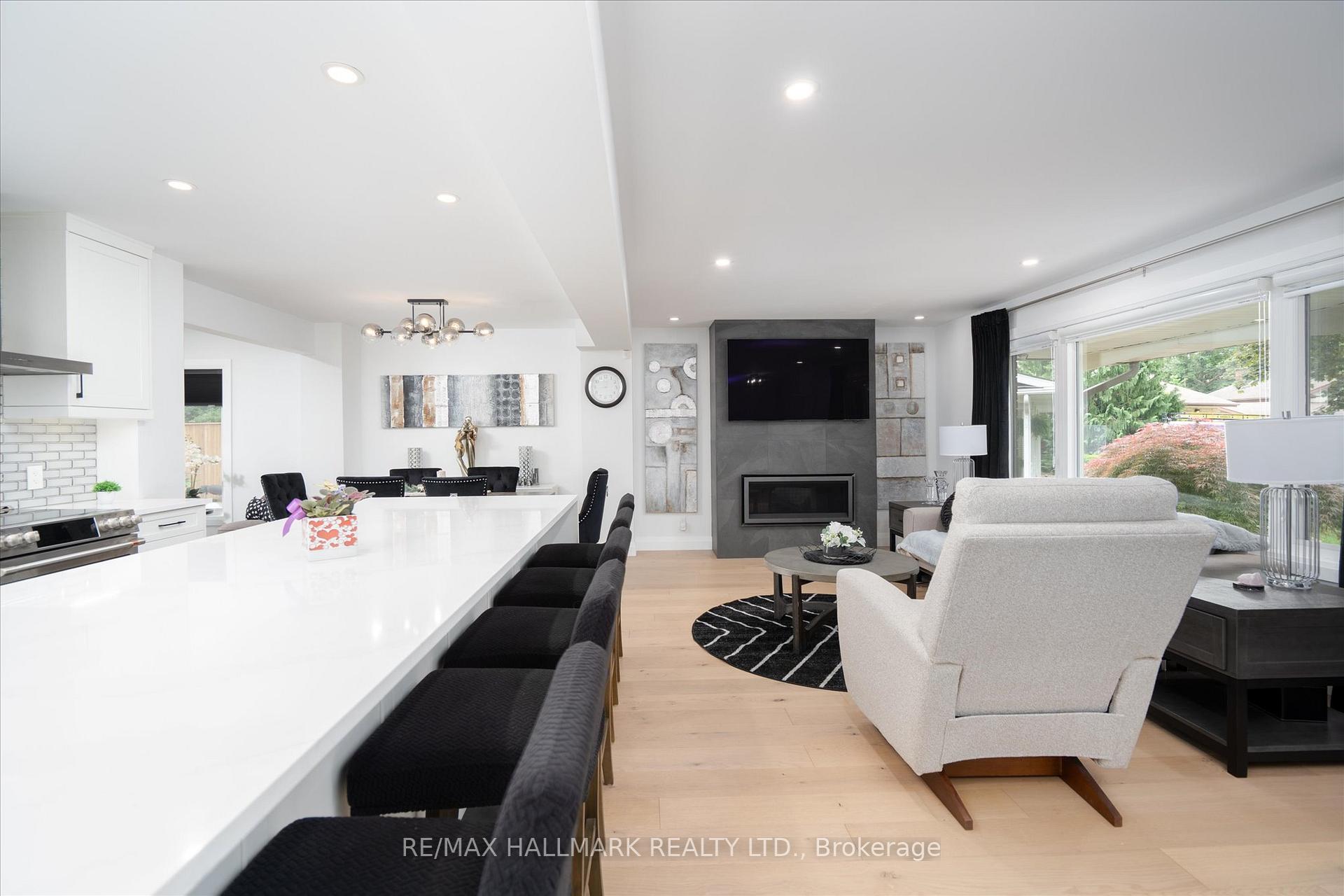 Photo 6 of 119 Charlotte Place, Kitchener, Heritage Park - Kitchener — HOMEH