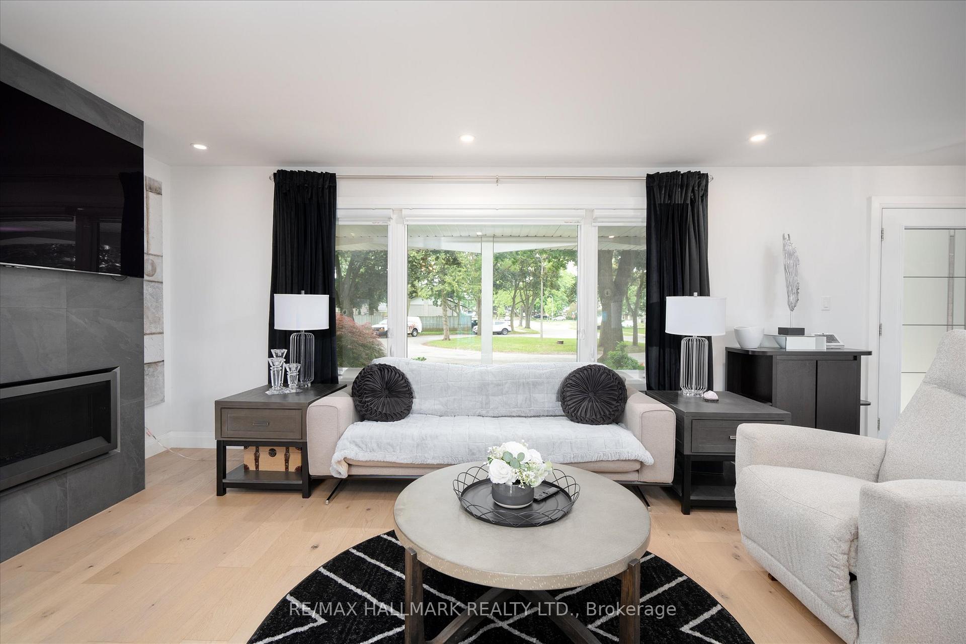 Photo 7 of 119 Charlotte Place, Kitchener, Heritage Park - Kitchener — HOMEH
