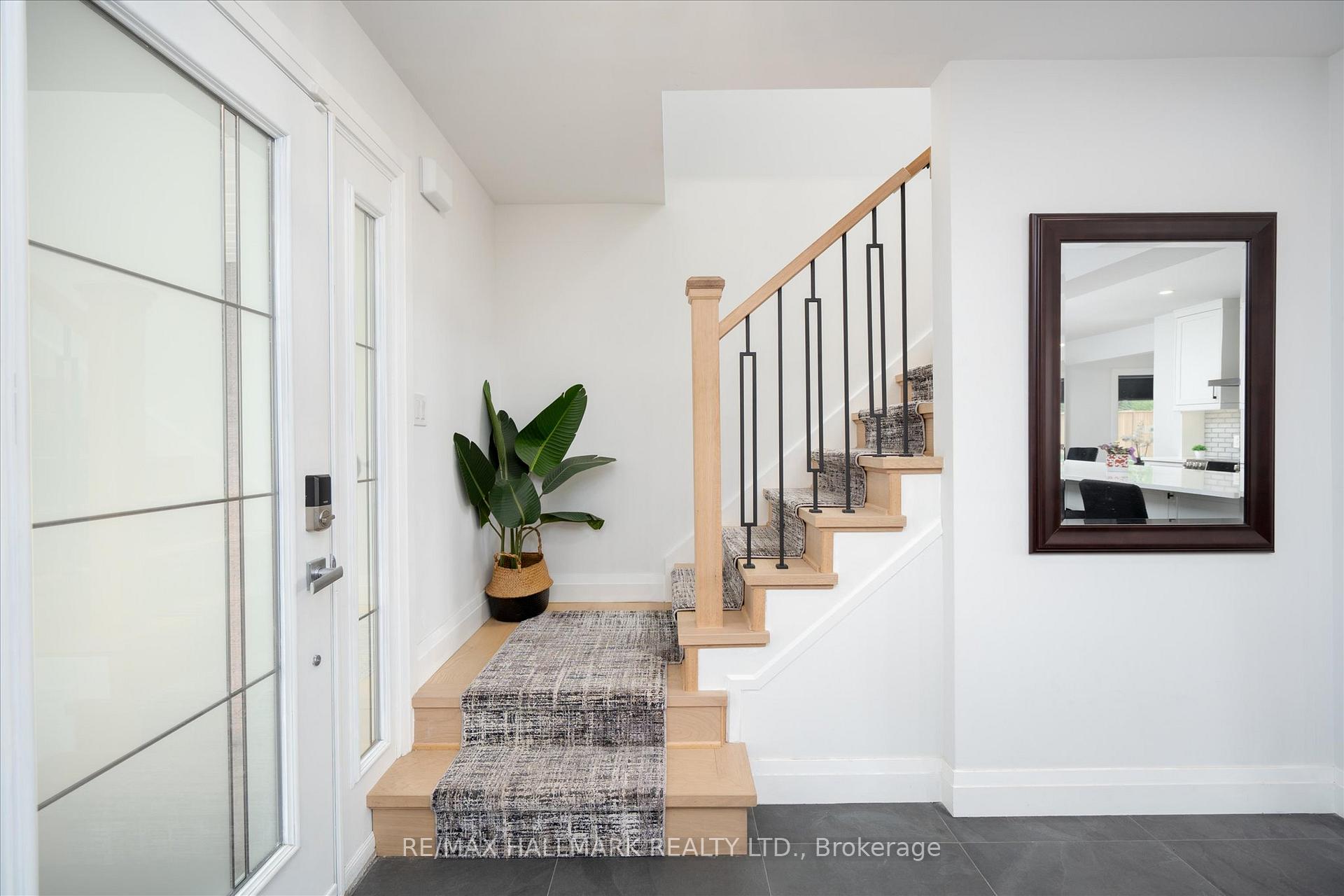 Photo 14 of 119 Charlotte Place, Kitchener, Heritage Park - Kitchener — HOMEH