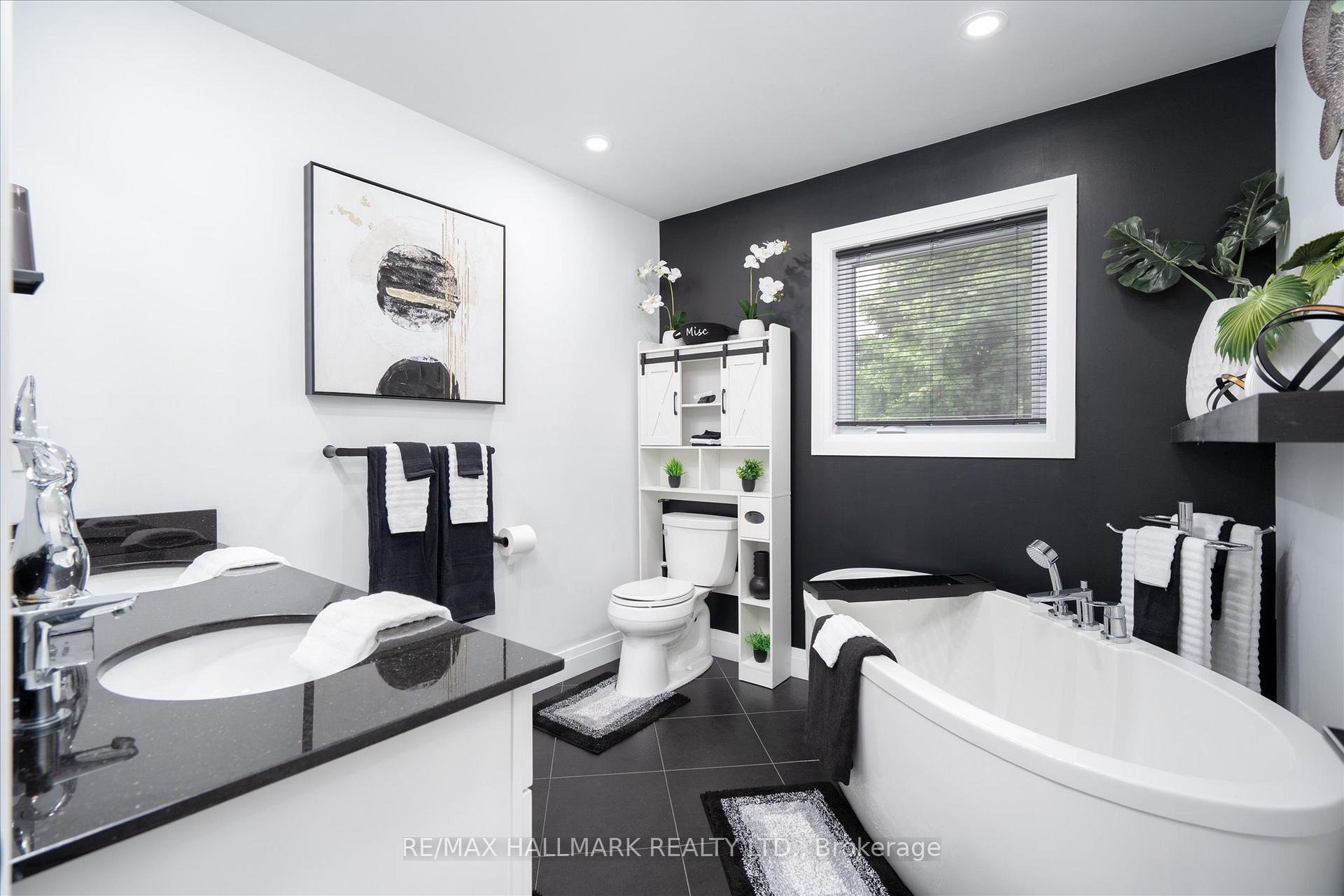Photo 16 of 119 Charlotte Place, Kitchener, Heritage Park - Kitchener — HOMEH