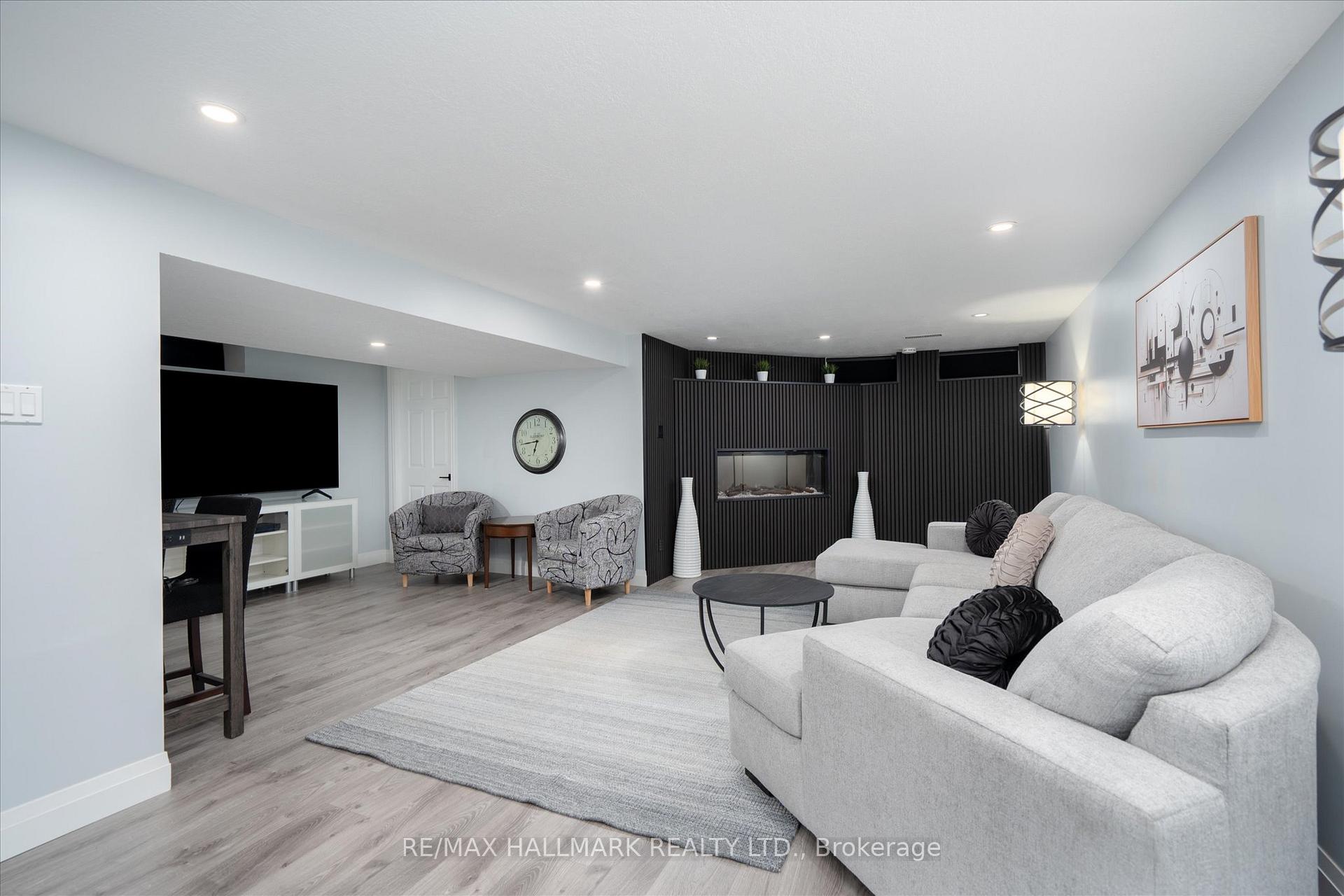Photo 23 of 119 Charlotte Place, Kitchener, Heritage Park - Kitchener — HOMEH