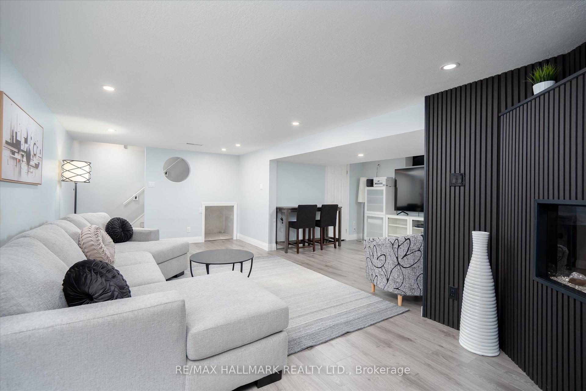 Photo 24 of 119 Charlotte Place, Kitchener, Heritage Park - Kitchener — HOMEH