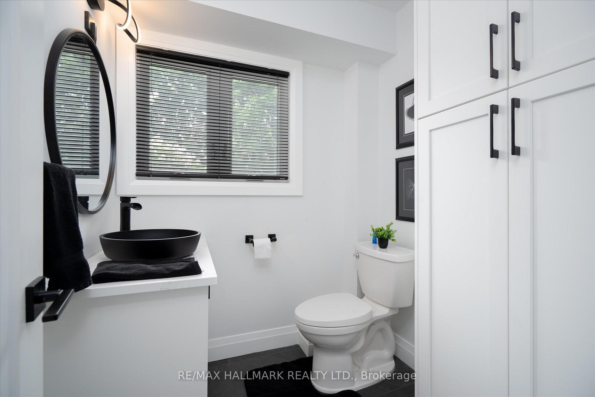 Photo 27 of 119 Charlotte Place, Kitchener, Heritage Park - Kitchener — HOMEH