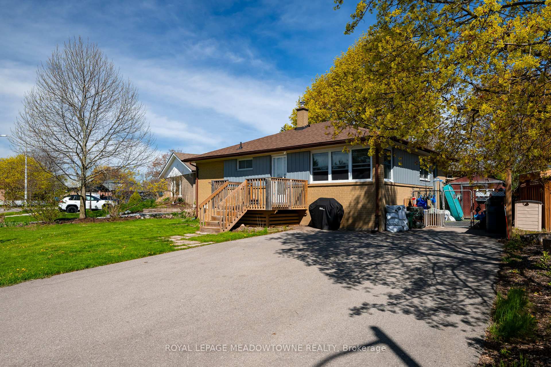 Photo 2 of 169 Longfield Road, Halton Hills, Acton — HOMEH