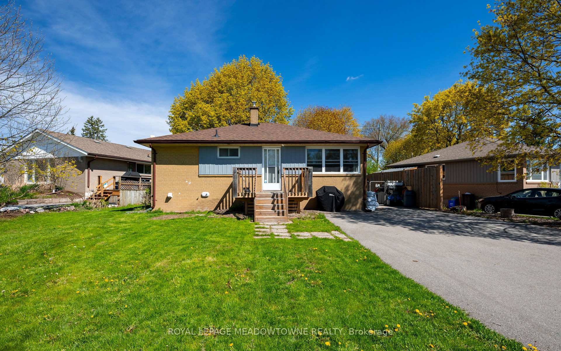 Photo 3 of 169 Longfield Road, Halton Hills, Acton — HOMEH
