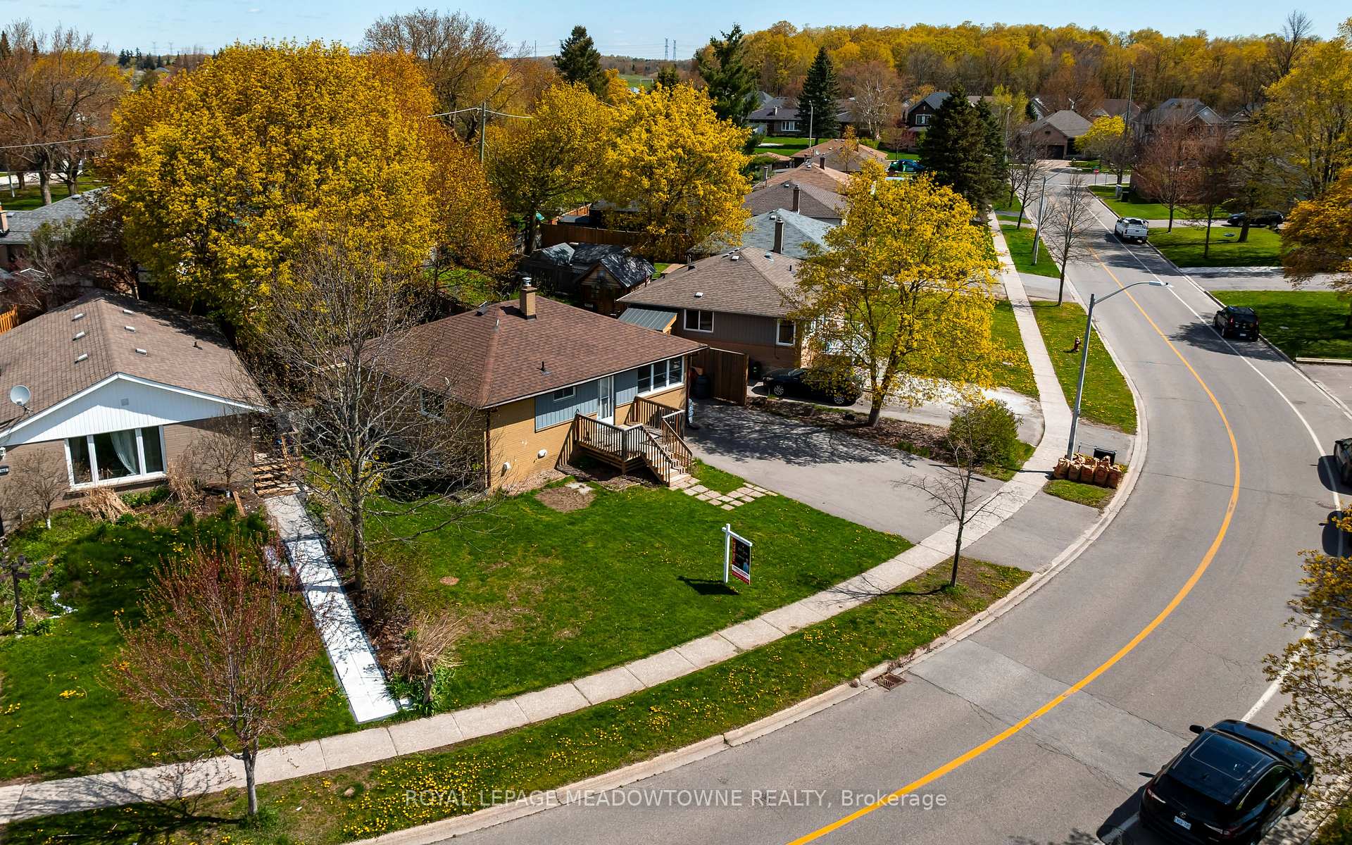 Photo 5 of 169 Longfield Road, Halton Hills, Acton — HOMEH