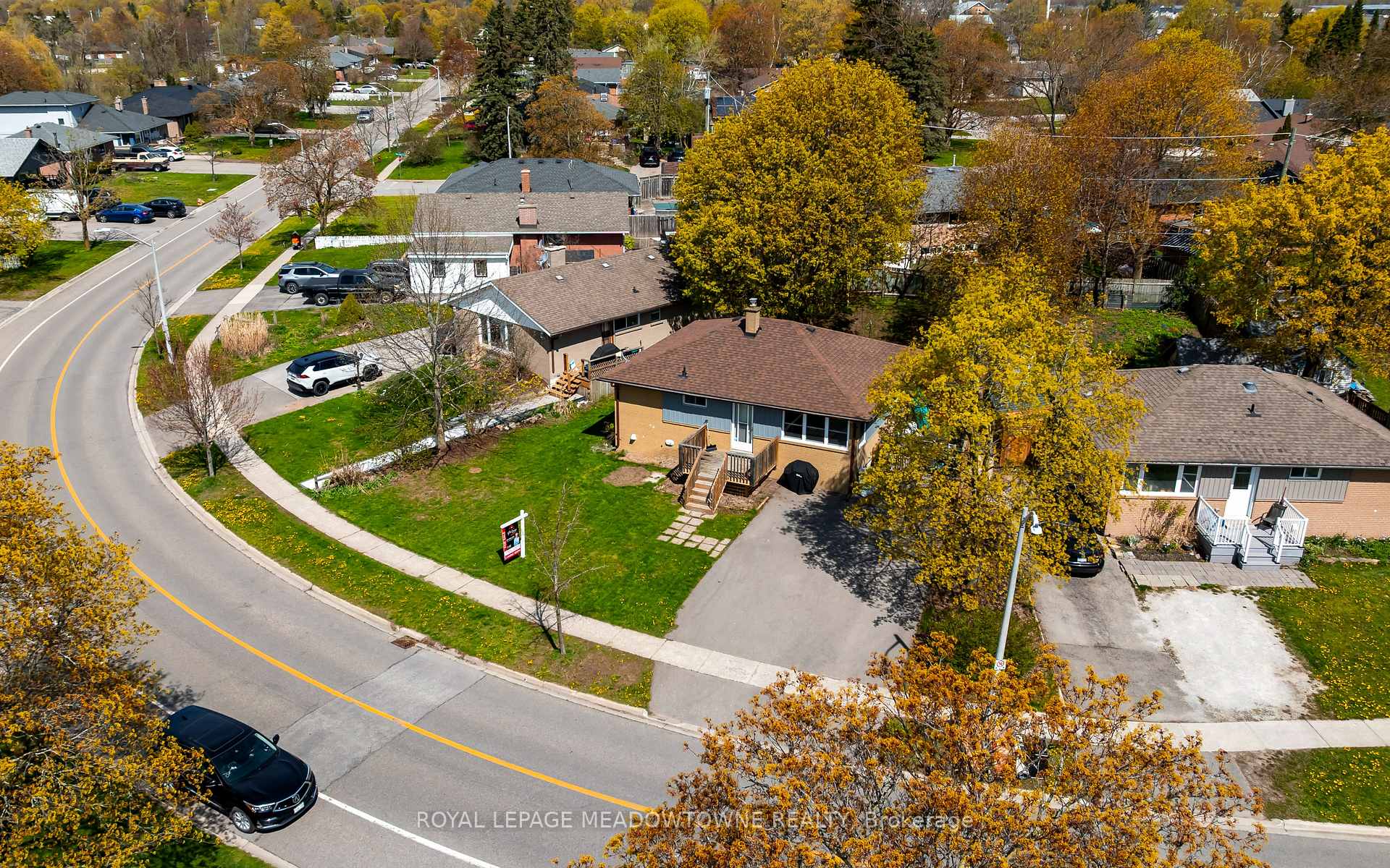 Photo 6 of 169 Longfield Road, Halton Hills, Acton — HOMEH