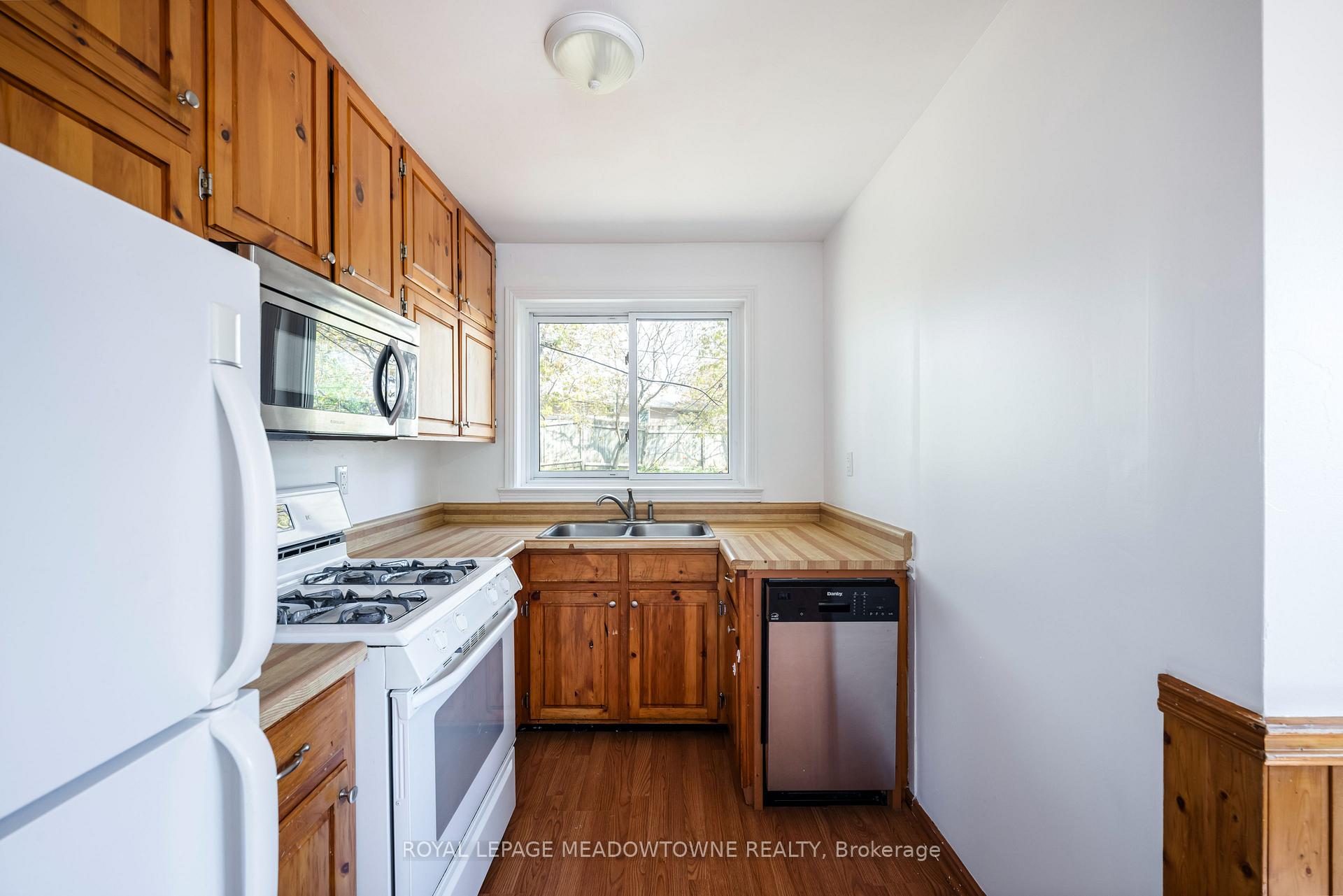 Photo 18 of 169 Longfield Road, Halton Hills, Acton — HOMEH