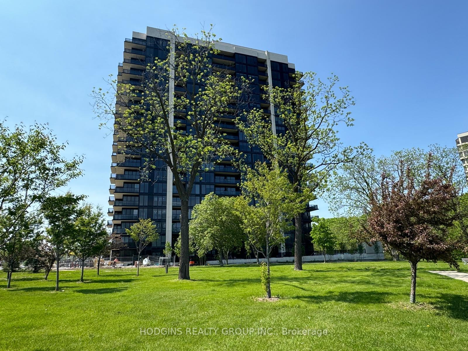 Photo 2 of Unit 813, 1035 Southdown Road, Mississauga, Clarkson — HOMEH