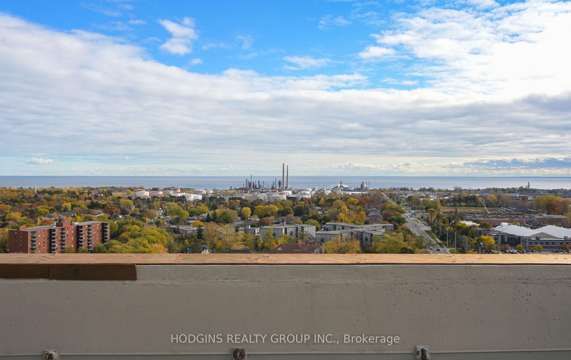 Photo 8 of Unit 813, 1035 Southdown Road, Mississauga, Clarkson — HOMEH