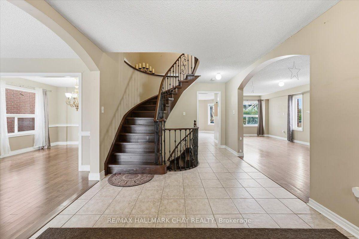 Photo 4 of Unit Main/Upper, 484 Ferndale Drive, Barrie, Northwest — HOMEH