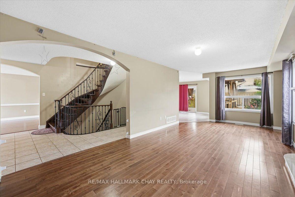 Photo 8 of Unit Main/Upper, 484 Ferndale Drive, Barrie, Northwest — HOMEH