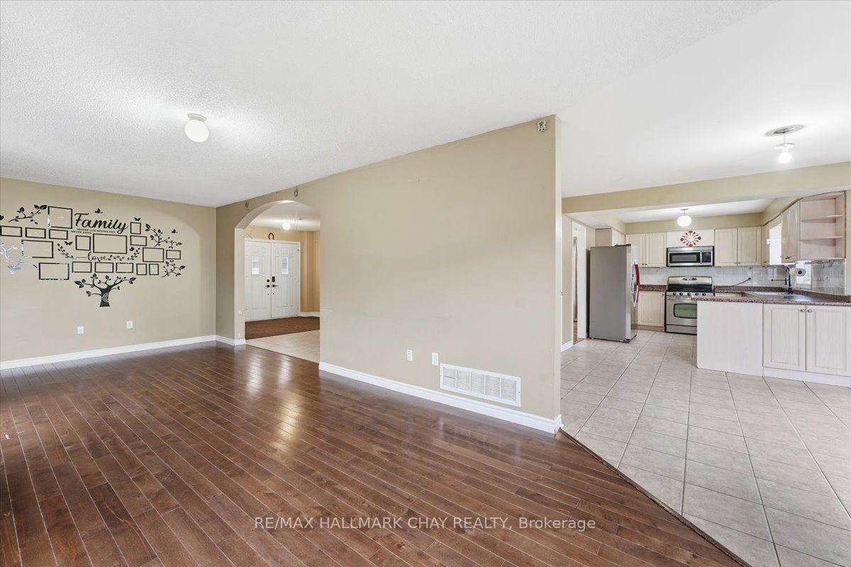 Photo 9 of Unit Main/Upper, 484 Ferndale Drive, Barrie, Northwest — HOMEH