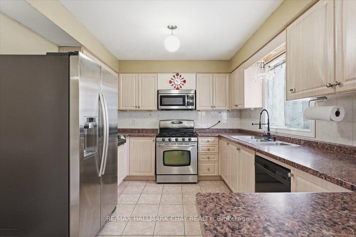 Photo 12 of Unit Main/Upper, 484 Ferndale Drive, Barrie, Northwest — HOMEH