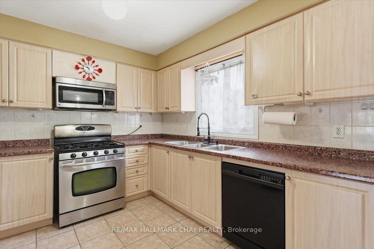 Photo 13 of Unit Main/Upper, 484 Ferndale Drive, Barrie, Northwest — HOMEH