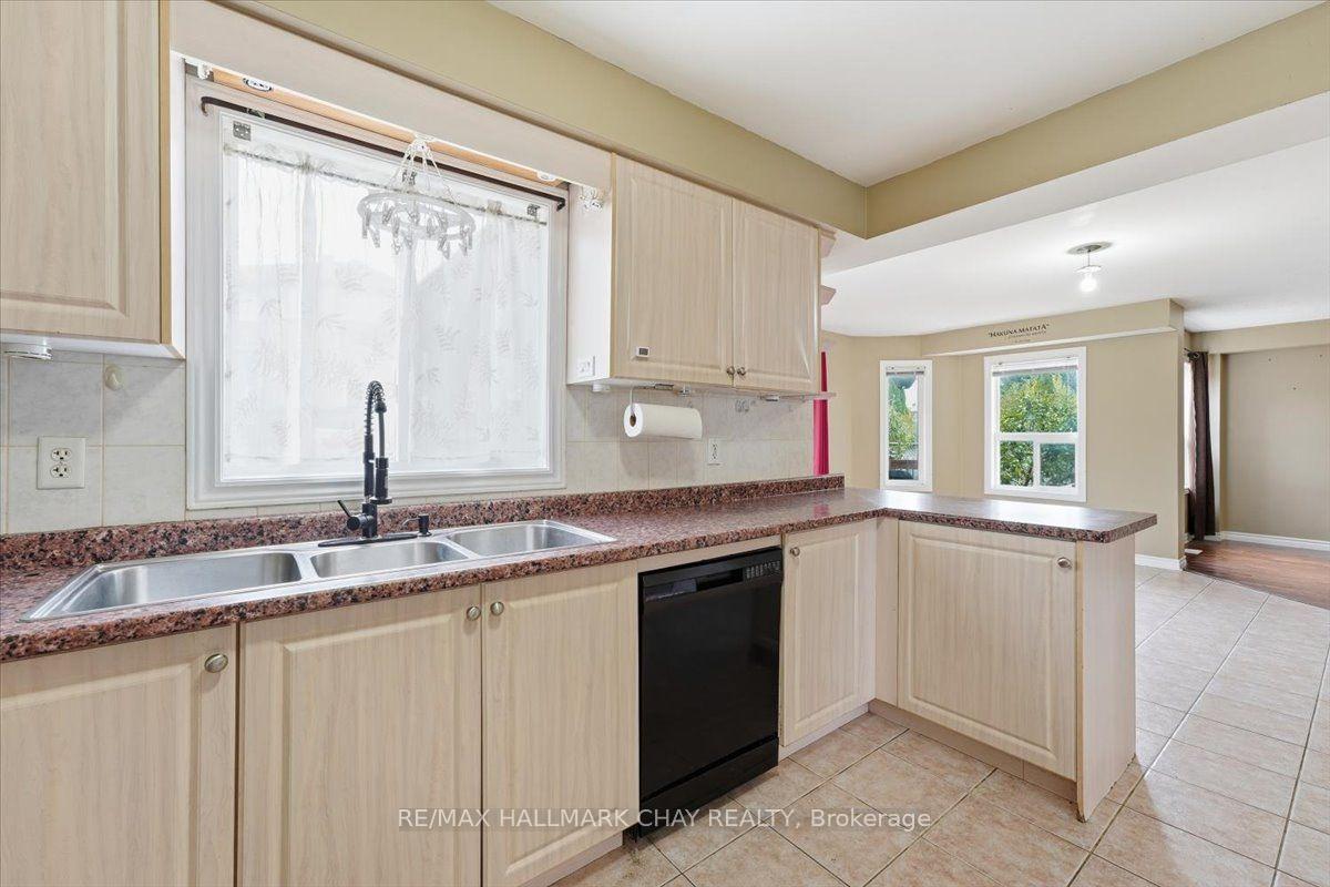 Photo 14 of Unit Main/Upper, 484 Ferndale Drive, Barrie, Northwest — HOMEH