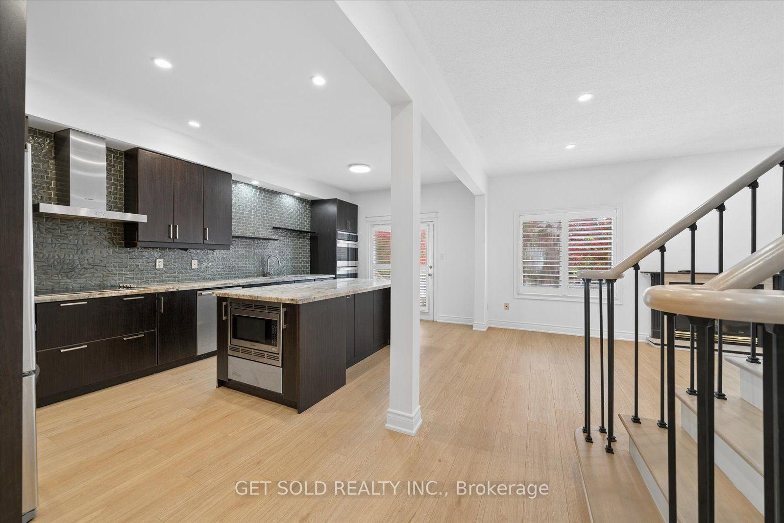 Photo 11 of 5 Ravine Edge Drive, Richmond Hill, Jefferson — HOMEH