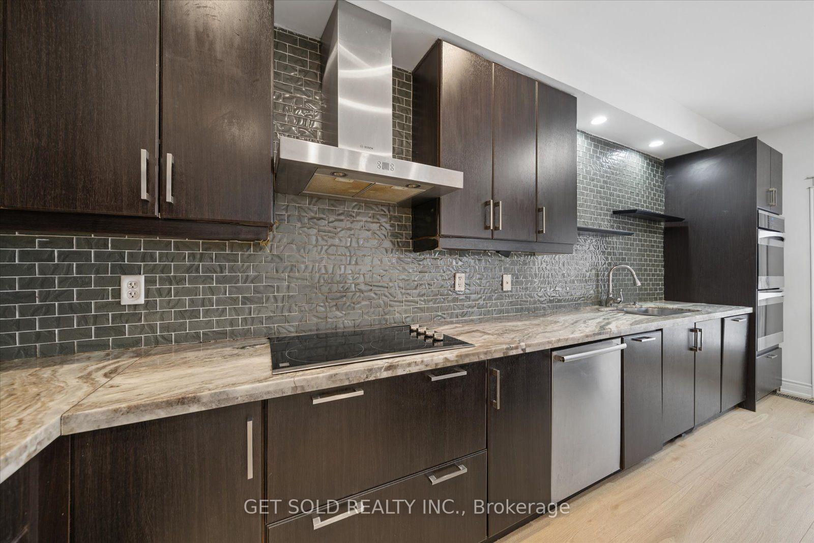 Photo 14 of 5 Ravine Edge Drive, Richmond Hill, Jefferson — HOMEH