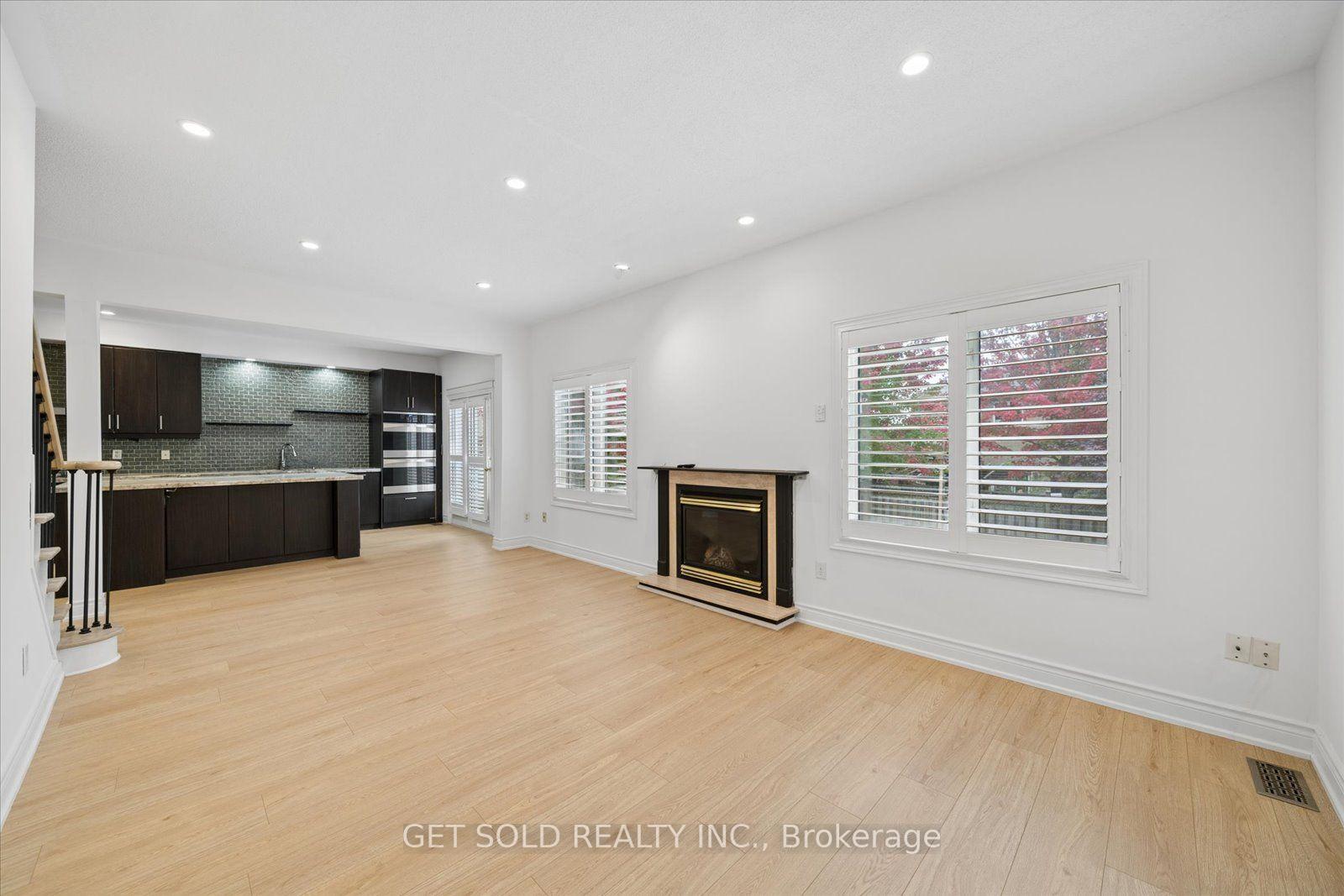 Photo 16 of 5 Ravine Edge Drive, Richmond Hill, Jefferson — HOMEH