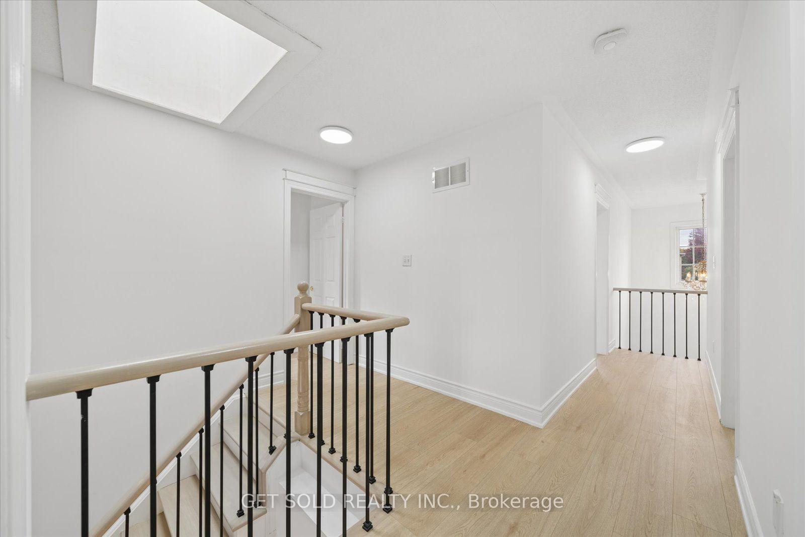 Photo 23 of 5 Ravine Edge Drive, Richmond Hill, Jefferson — HOMEH