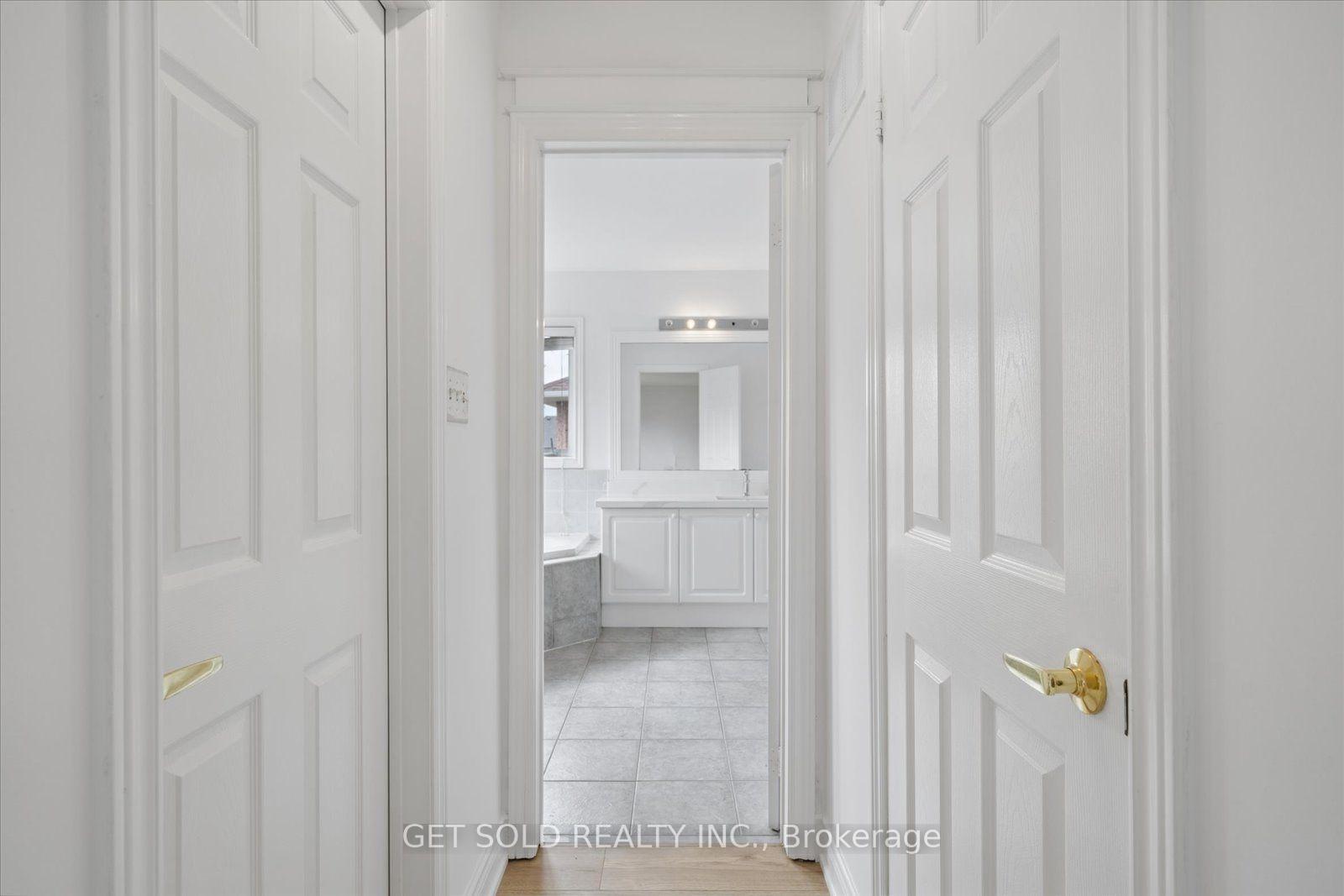 Photo 28 of 5 Ravine Edge Drive, Richmond Hill, Jefferson — HOMEH