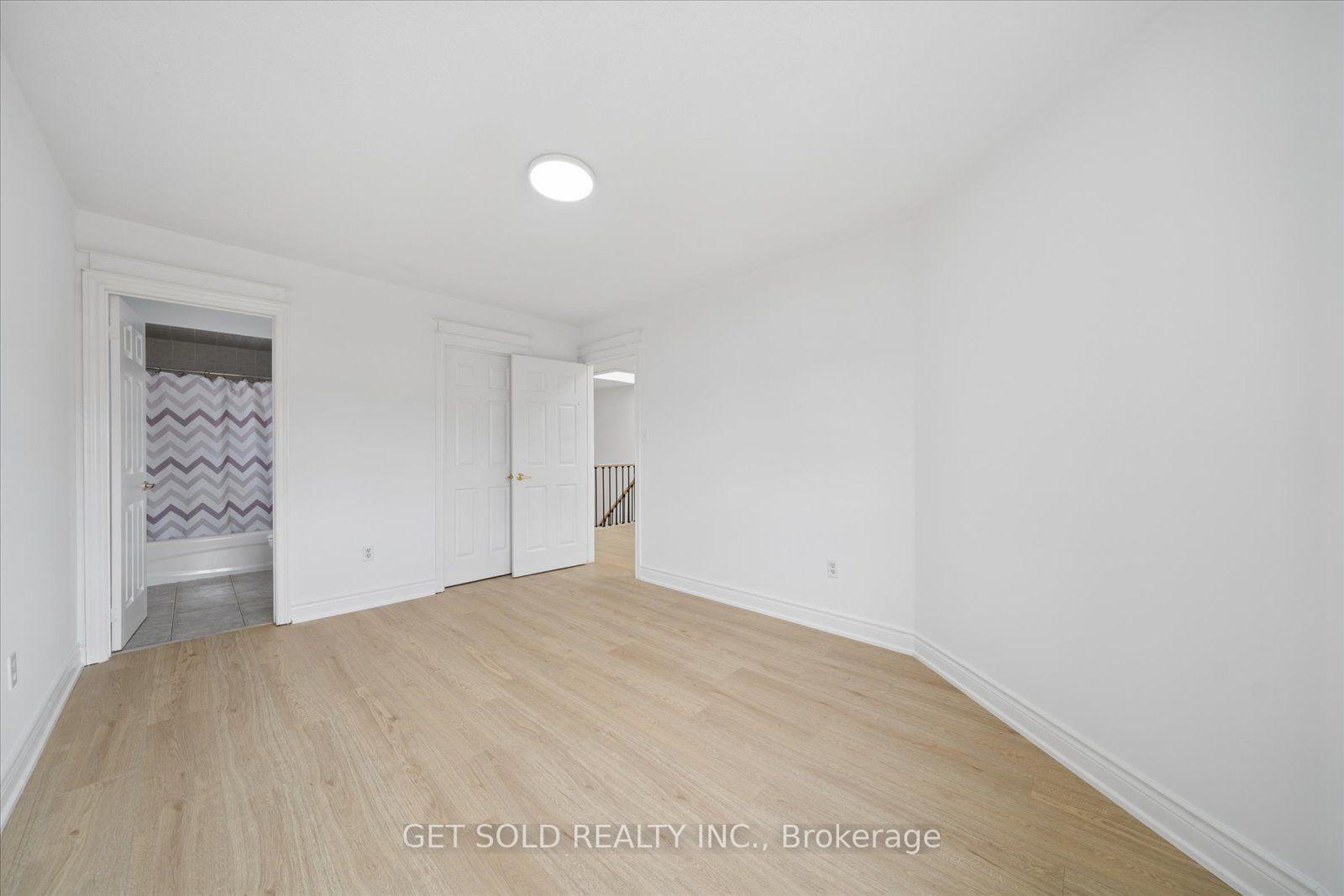 Photo 32 of 5 Ravine Edge Drive, Richmond Hill, Jefferson — HOMEH