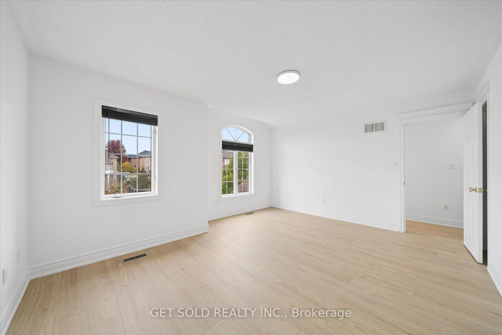 Photo 35 of 5 Ravine Edge Drive, Richmond Hill, Jefferson — HOMEH