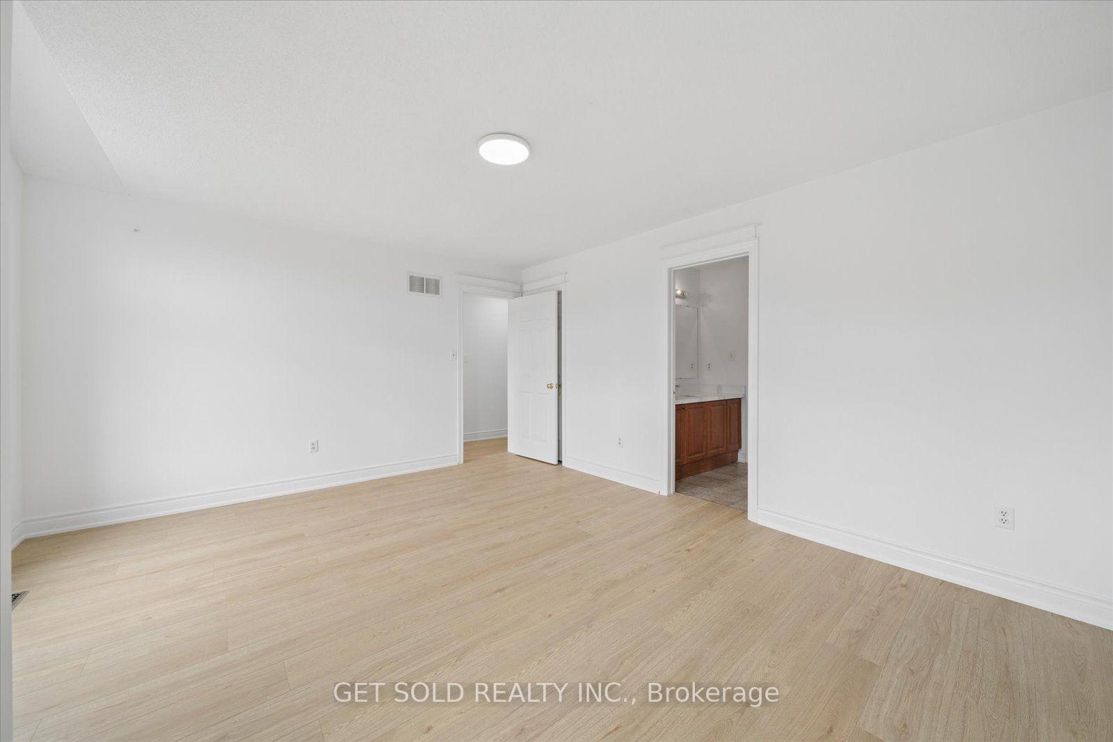 Photo 36 of 5 Ravine Edge Drive, Richmond Hill, Jefferson — HOMEH