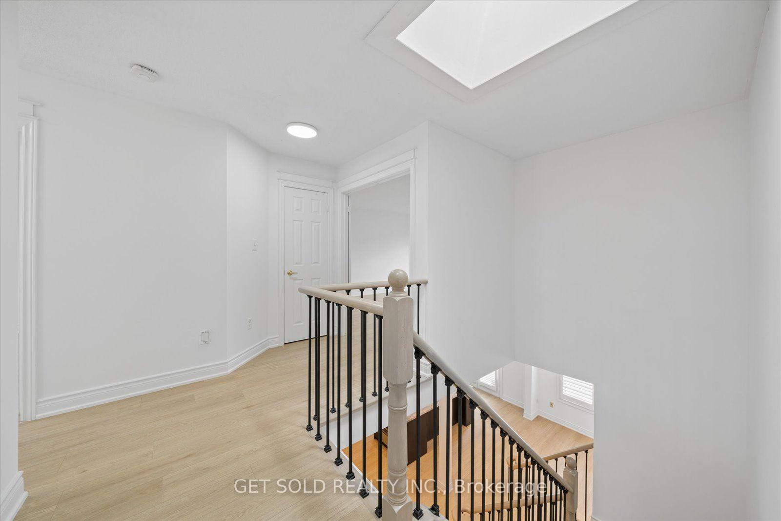 Photo 40 of 5 Ravine Edge Drive, Richmond Hill, Jefferson — HOMEH