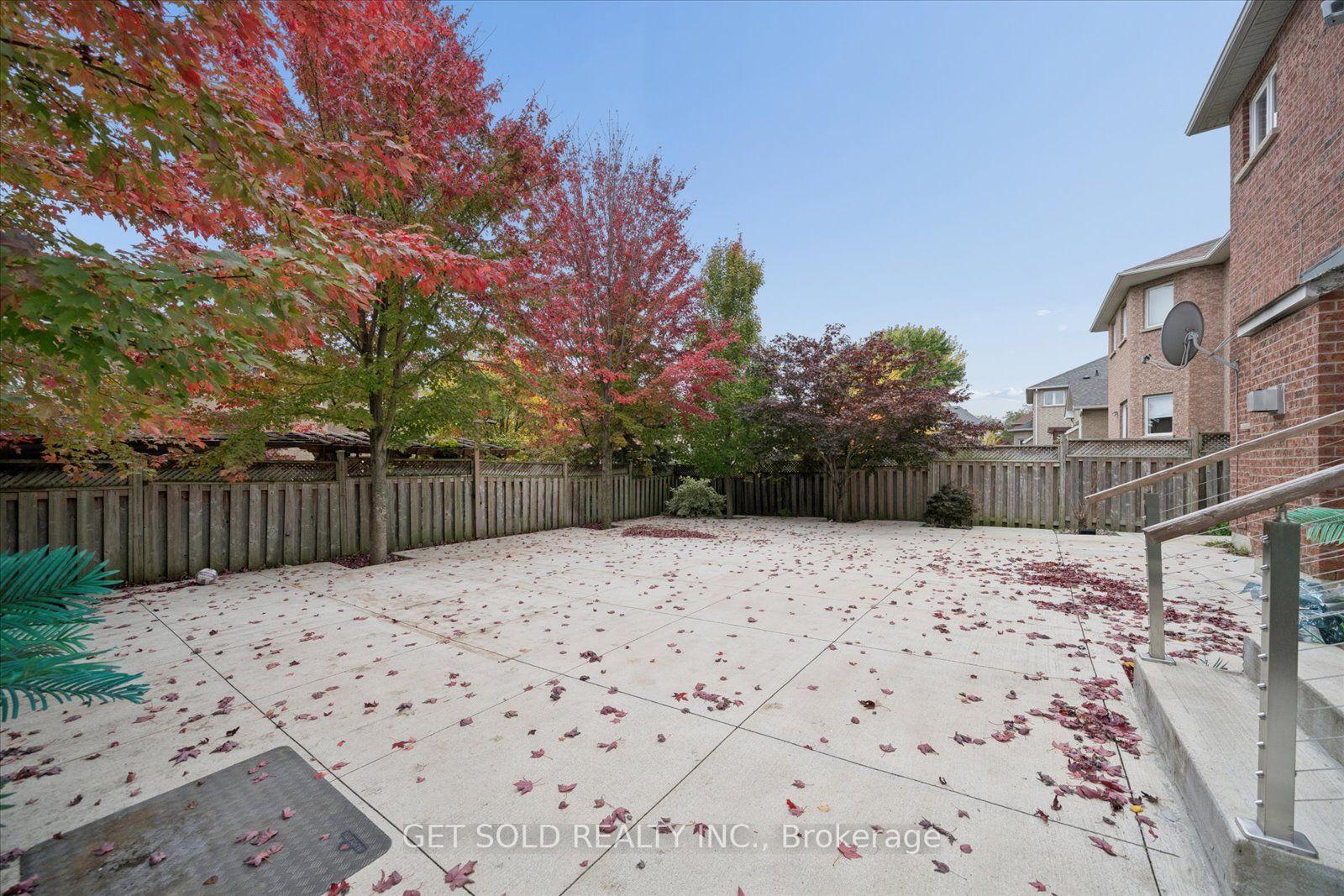 Photo 48 of 5 Ravine Edge Drive, Richmond Hill, Jefferson — HOMEH